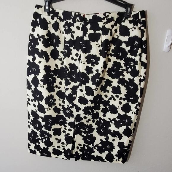LOFT floral black and white Career pencil skirt size 6 New - Picture 5 of 9